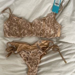 Beach Bunny bikini new with tags never worn